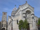 Basilika-Saint-Martin-in-Tours_CCBYSA3.0_Parsifall-at-wikimedia.commons
