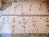 Bikini_Maedchen_in_der_Villa_del_Casale_CCBYSA_2.0_Christophe_Pinard_at_flickr