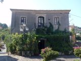 Bar_Vitelli_in_Savoca_CC0_Pan_Peter12_at_wikimedia.commons