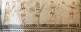 Mosaik der Bikini-Mädchen in der Villa del Casale CCBYSA 4.0 Holger Uwe Schmitt at-wikimedia.commons