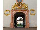 Schloss Augustusburg, Tor CC BY-SA 3.0 Kolossos@wikimedia.commons 