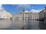 Piazza dell'Unita d'Italia CC BY-SA 4.0 Joergsam 